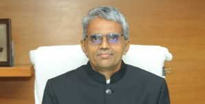 आईएएस आर सी मीणा का जलवा: बेटी IPS, बेटा-बहू IAS, सब गुजरात कैडर में
