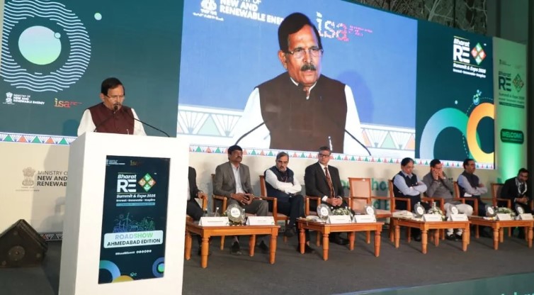 गुजरात पवन ऊर्जा में देश में पहले और सौर ऊर्जा में दूसरे स्थान पर: अहमदाबाद में रोड शो का आयोजन