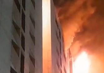 सूरत के श्याम संगिनी टेक्सटाइल मार्केट में भीषण आग, 20 से अधिक दमकल गाड़ियां मौके पर तैनात