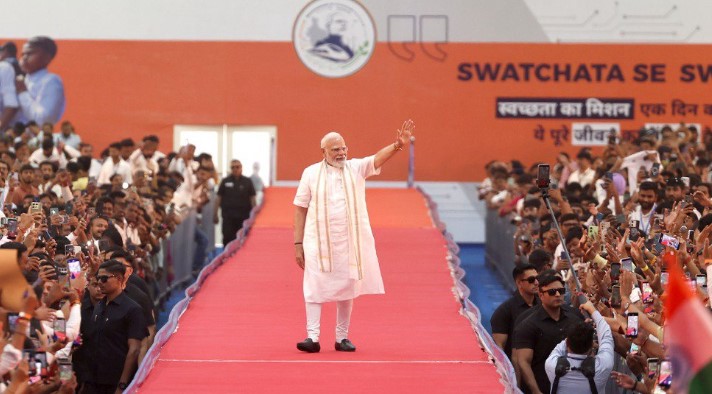 ‘धुरंधर’ के गाने पर ग्रैंड एंट्री: वडोदरा इवेंट में टूट गए पुराने सरकारी प्रोटोकॉल, PM मोदी का वीडियो वायरल