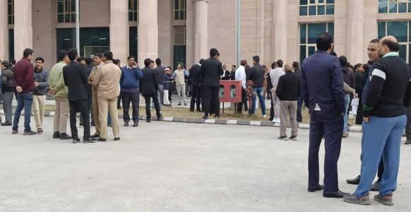 सरकारी दफ्तरों को बम की धमकी देने वाले गिरोह का भंडाफोड़, बिहार-झारखंड से 2 गिरफ्तार