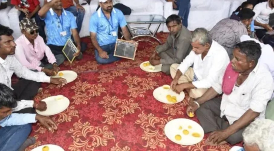 30 मिनट में गटक गए 28 लड्डू: गुजरात के प्रसिद्ध तारनेतर मेले में हुई अनोखी प्रतियोगिता