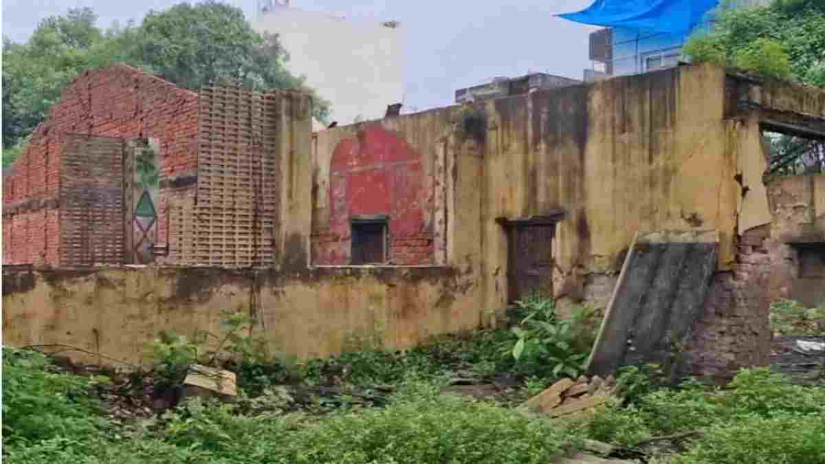 टेलीग्राफ फैक्ट्री में हादसा: दीवार गिरने से दो कर्मचारियों की मौत, मची अफरा-तफरी