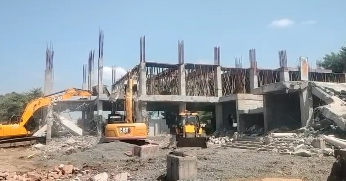 सिंहस्थ क्षेत्र में गरजा बुलडोजर: जमीन पर कब्जा कर बना रहे थे होटल-रिसॉर्ट, निगम ने दी सख्त चेतावनी