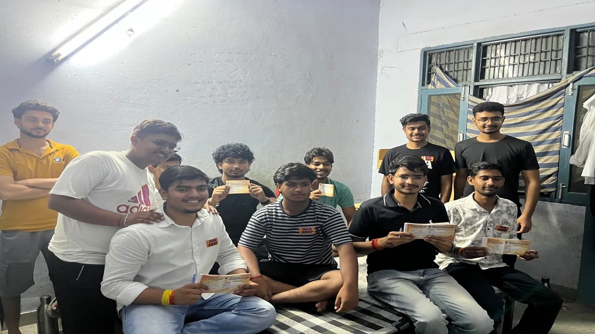 GJU हिसार में ABVP का देर रात तक चला सदस्यता अभियान, छात्रावासों में विद्यार्थियों से किया सीधा संवाद
