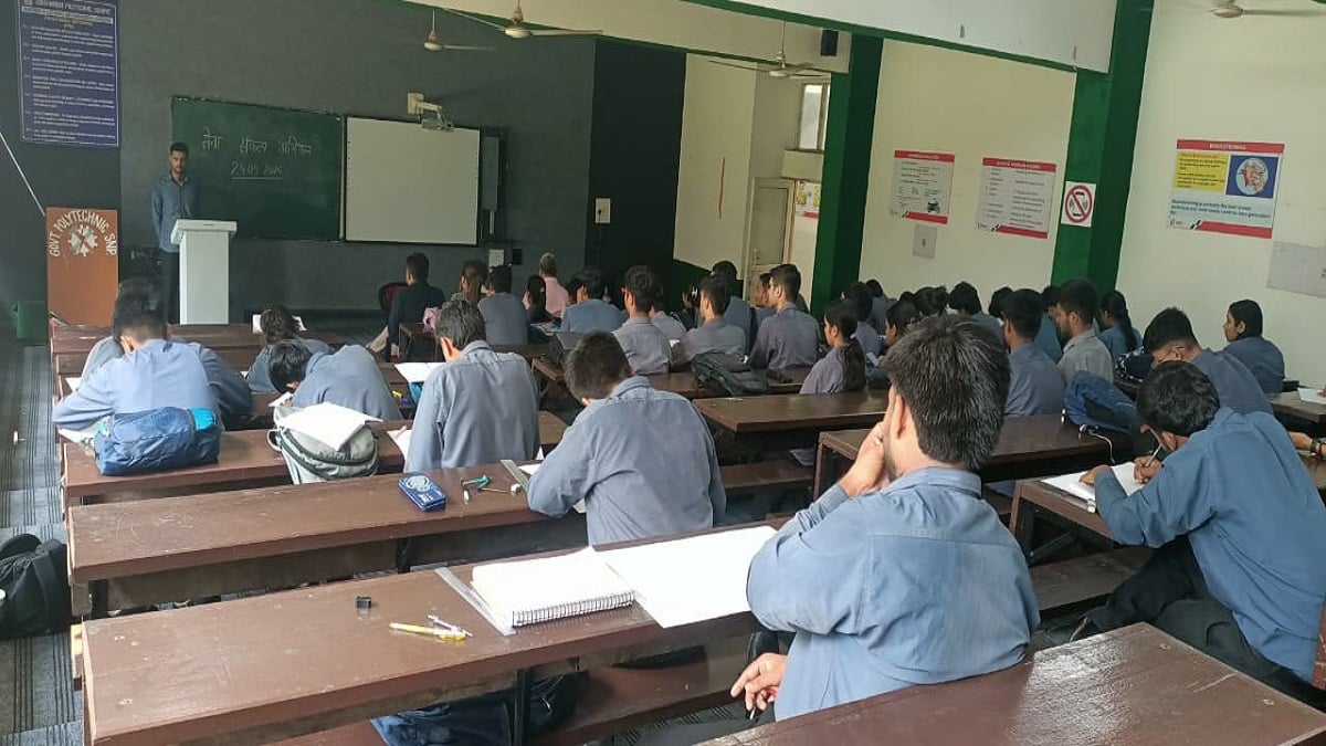 सोनीपत पॉलीटेक्निक में ‘मेरे सपनों का भारत’ प्रतियोगिता आयोजित: 50 छात्रों ने दिखाई प्रतिभा, शीतल और तुषार बने विजेता