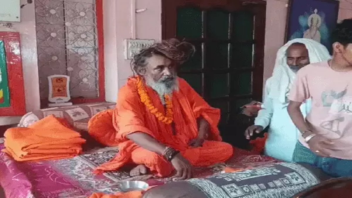 हत्या के आरोपी महंत को गांव निकाला, पंचायत ने दूसरे साधु को सौंपी डेरे की गद्दी