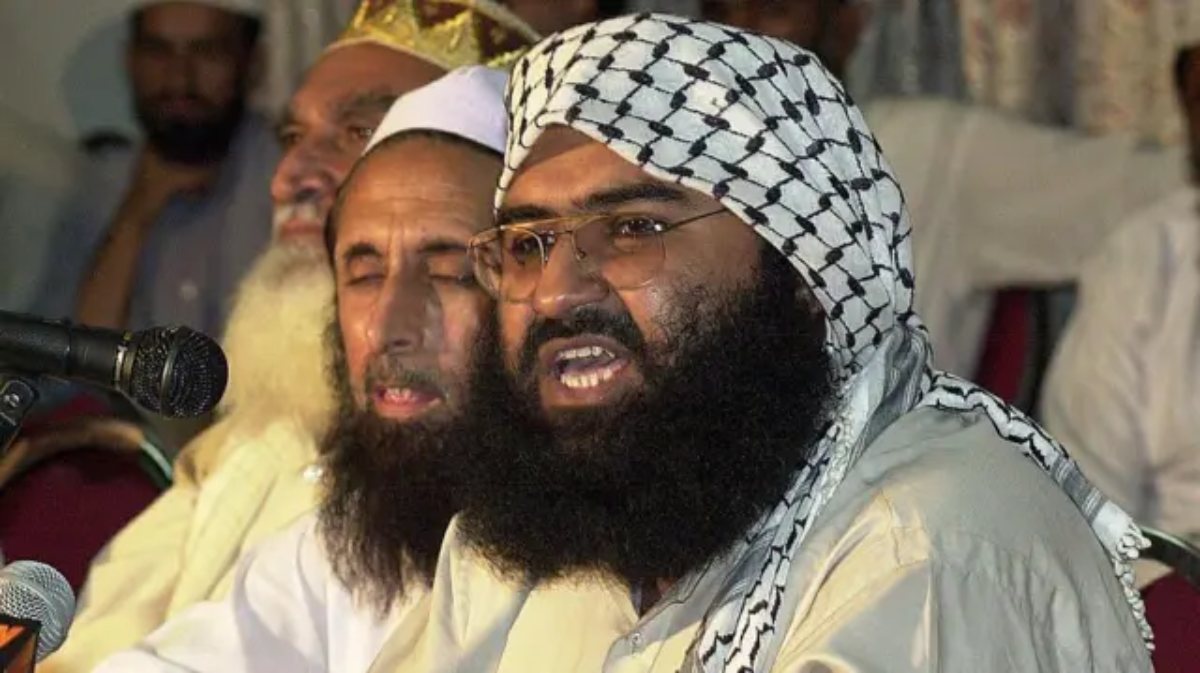 आतंकी मसूद अजहर का ‘वारंट’ निकला: पाकिस्तान ने सिर पर रखा 70 लाख रुपये का इनाम, FATF की बैठक से पहले पाक की नई चाल