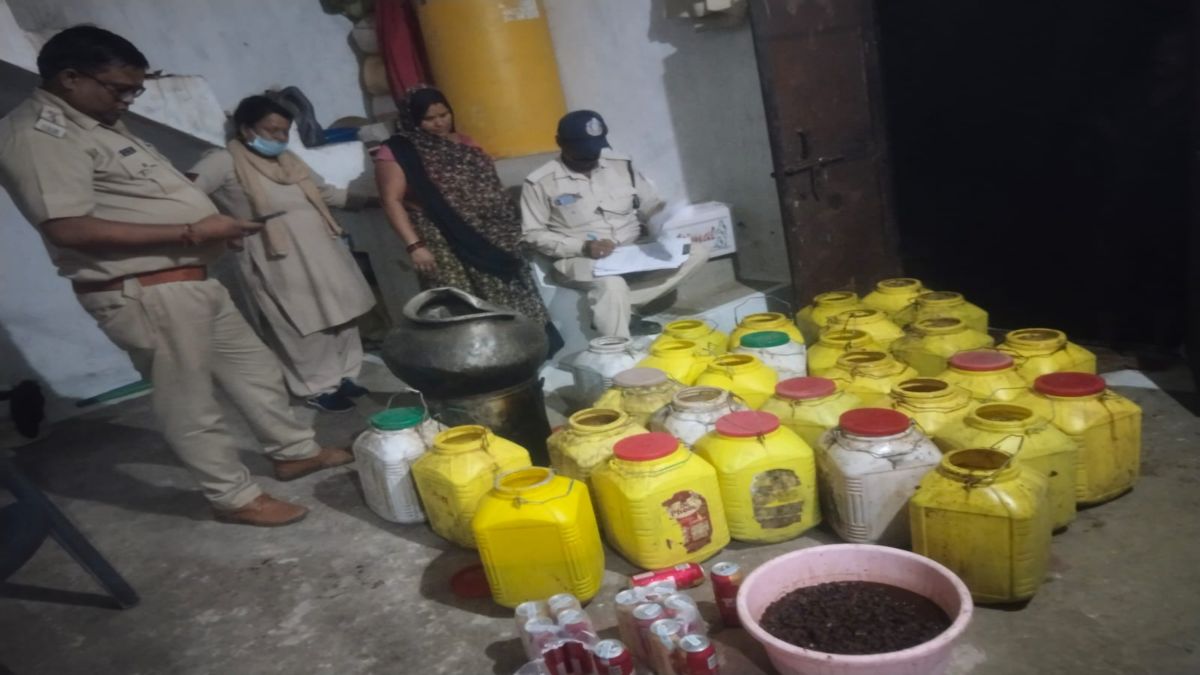 अवैध शराब के कारोबार का खेल: 8 लोगों के खिलाफ कार्रवाई, 66 लीटर हाथ भट्ठी शराब और 1320 किलो लाहन जब्त