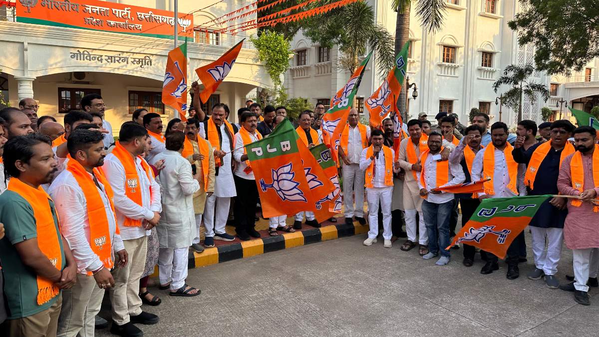 PM मोदी के जन्मदिन पर ‘जल जन सेवा संकल्प यात्रा’, 100 युवाओं की टीम वडनगर के लिए रवाना, CM साय ने दिखाई हरी झंडी