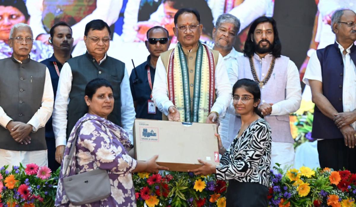 CM साय ने विश्वकर्मा जयंती पर श्रमिकों को दी 3 बड़ी सौगात: सुविधा केंद्र से लेकर ई-रिक्शा में अनुदान राशि बढ़ाने का किया ऐलान