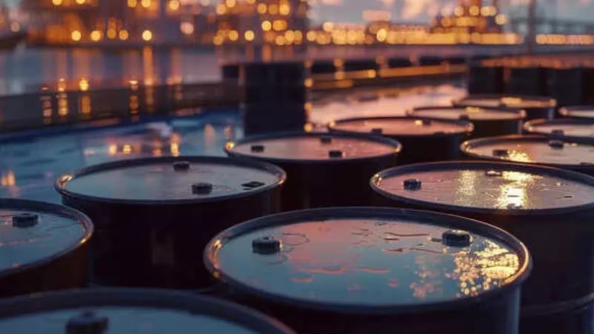 Crude Oil Price Crash: 100 डॉलर के नीचे आया ब्रेंट, अमेरिका-ईरान बातचीत से भारत को मिलेगी बड़ी राहत?