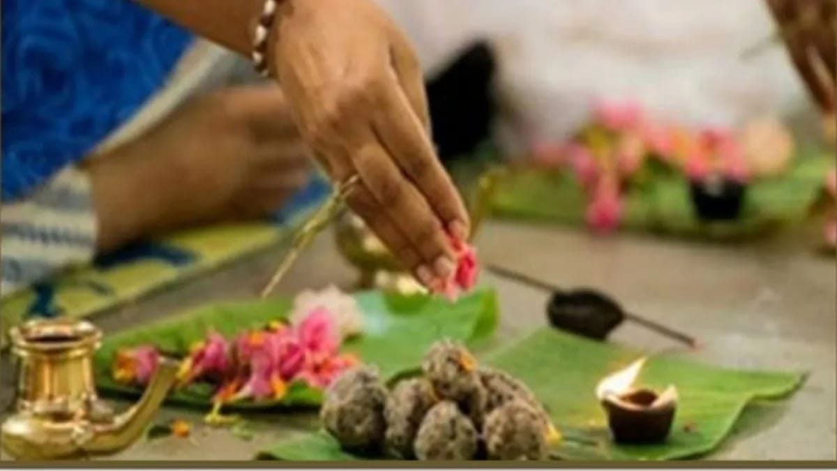 पितृ पक्ष कल से शुरू, पितरों को तिलक करते समय किस उंगली का करें इस्तेमाल…