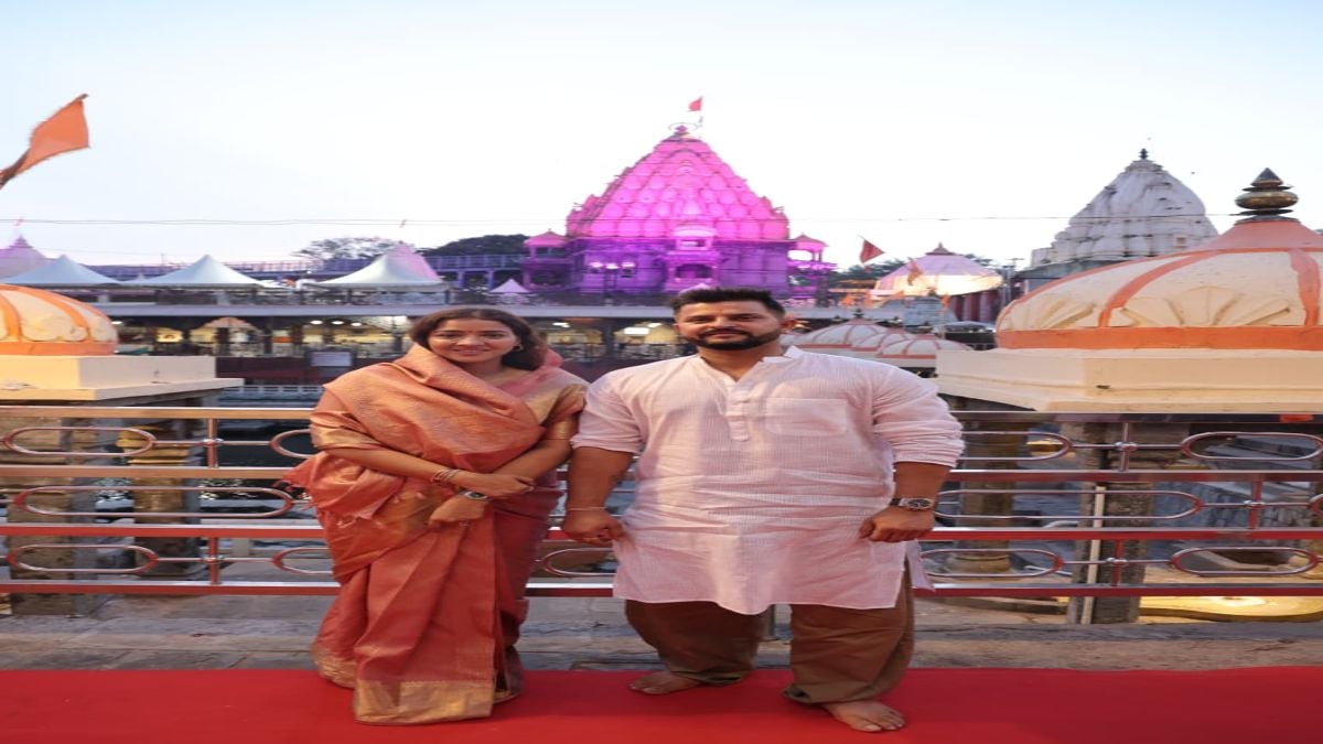 पूर्व भारतीय क्रिकेटर सुरेश रैना ने पत्नी संग किए बाबा महाकाल के दर्शन, भस्म आरती में हुए शामिल