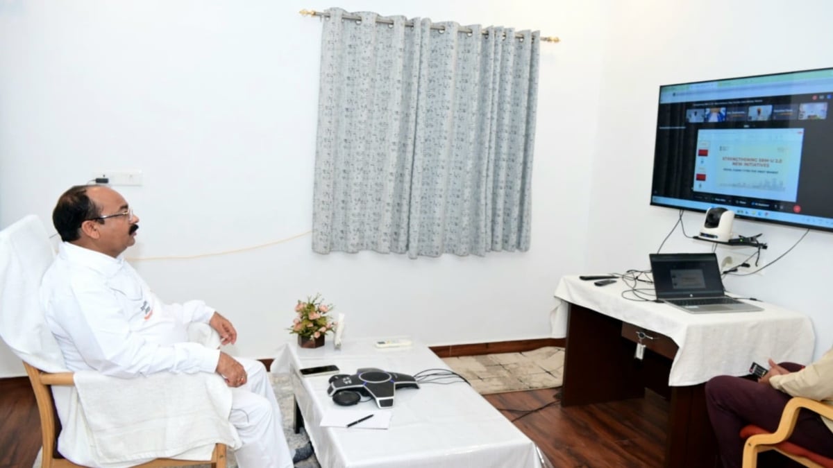 स्वच्छता और कचरा प्रबंधन में बड़ा कदम: रायपुर-बिलासपुर को मिली ‘प्रगति-50’ में जगह, CM साय और डिप्टी CM अरुण साव ने स्वच्छता मित्रों को दी बधाई