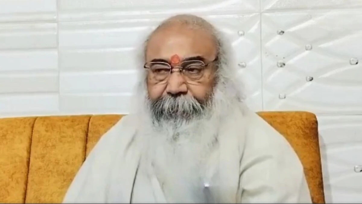 दुर्गा पूजा में नॉनवेज विवाद पर आचार्य प्रमोद कृष्ण बोले- मां दुर्गा नाराज होतीं तो शेर को पास क्यों रखतीं?