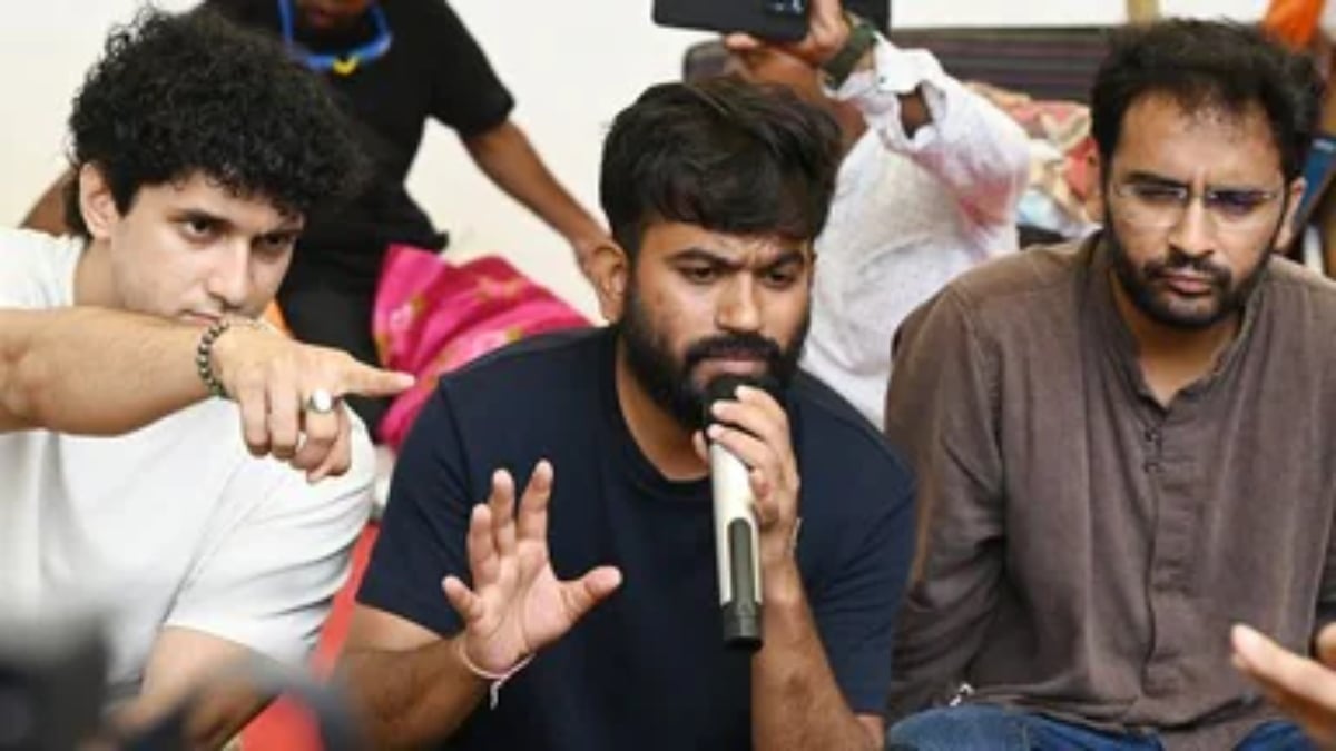 यूपी के परिषदीय स्कूल बनेंगे स्मार्ट, 300 करोड़ रुपये से लगेगी स्मार्ट क्लास; CJP नेताओं ने उठाए सवाल