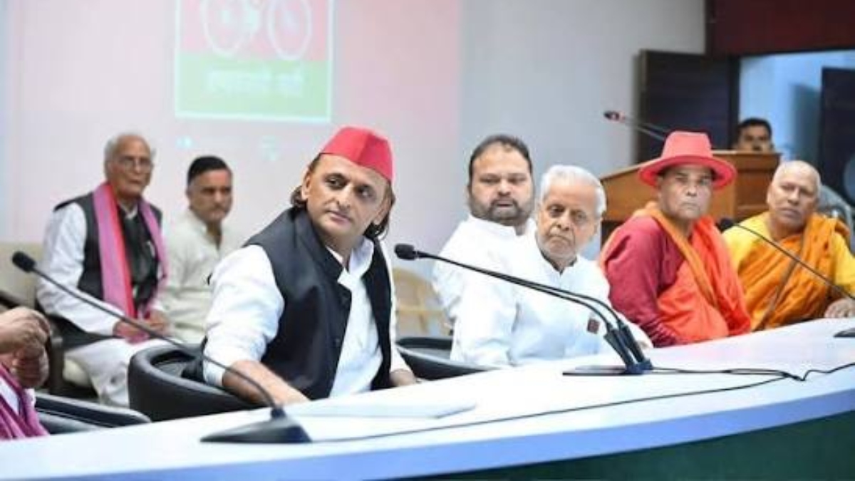 सपा छात्रसभा की ड्रेस बदली, लाल की जगह नीला रंग; दलित और Gen-Z वोटरों को साधने की नई रणनीति