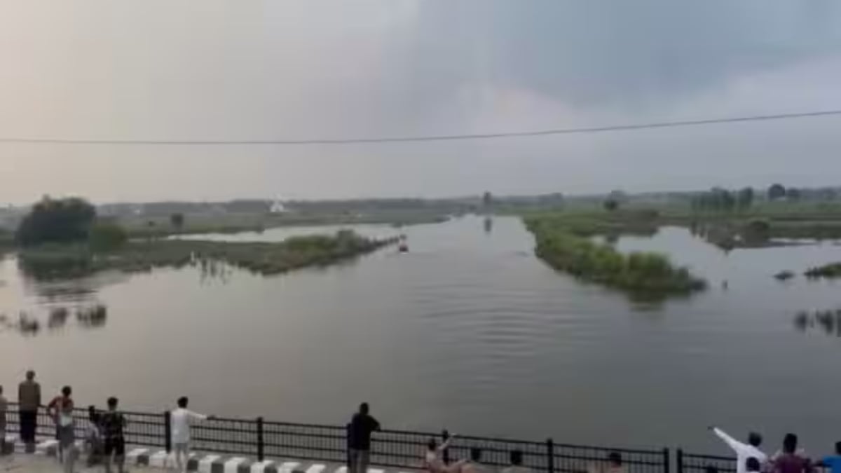 गणपति विसर्जन के दौरान सई नदी में डूबे 3 युवक, एक का शव मिला; दो की तलाश जारी