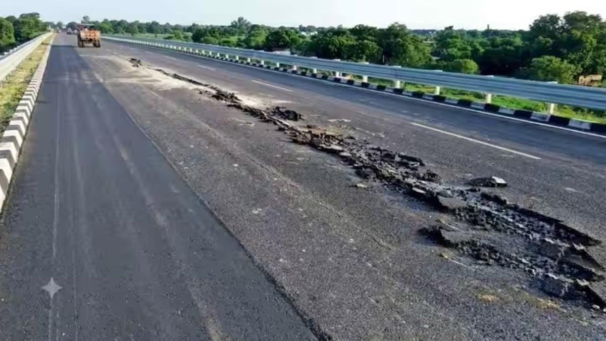 भ्रष्टाचार! लोकार्पण से पहले ही धंसी राम गमनपथ की सड़क, 100 मीटर हिस्से में दरारें; ठेकेदार पर कार्रवाई