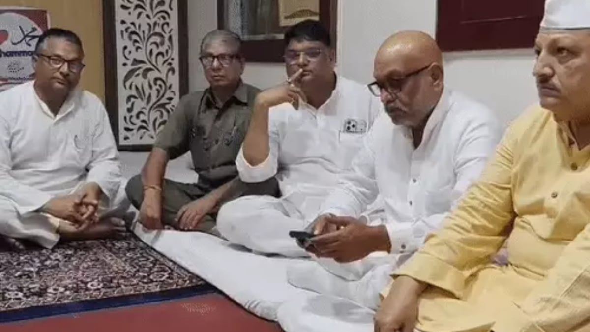 बरेली बवाल पर अजय राय का बड़ा बयान, बोले- ‘दंगा हुआ ही नहीं, लोगों ने बचाया था’; तौकीर रजा के परिवार से मिले