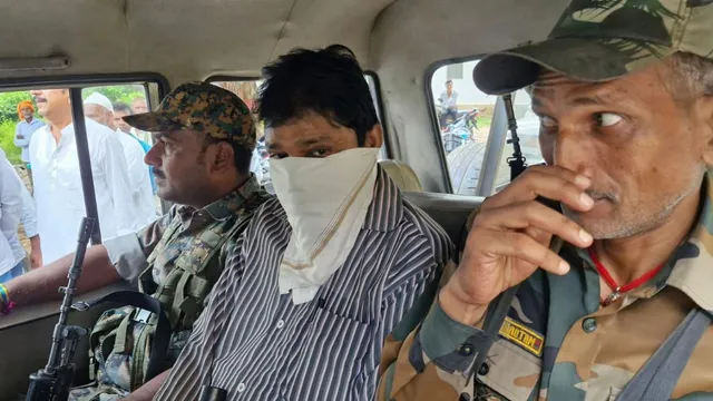 Chatra ACB Action: म्यूटेशन के लिए 10 हजार की रिश्वत लेते राजस्व कर्मचारी गिरफ्तार, ACB ने रंगे हाथ दबोचा