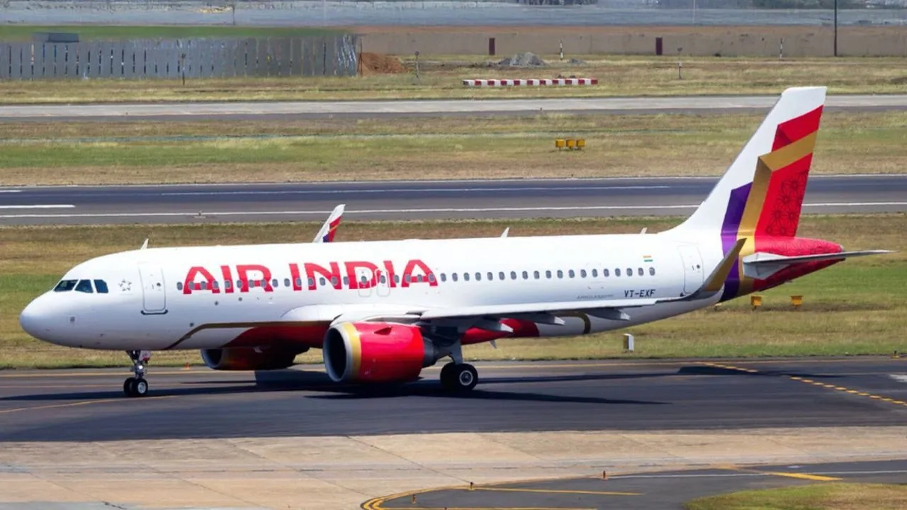 Houthi Attack: रियाद जा रही Air India की फ्लाइट बीच रास्ते से लौटी, 10 अक्टूबर तक उड़ानें रद्द