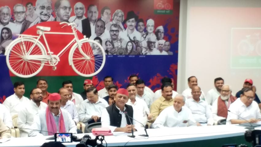 क्या खत्म होगा बेरोजगारी का दौर? जानिए सपा की सरकार बनने पर किन युवाओं को कैसे मिलेगी ‘पक्की नौकरी’