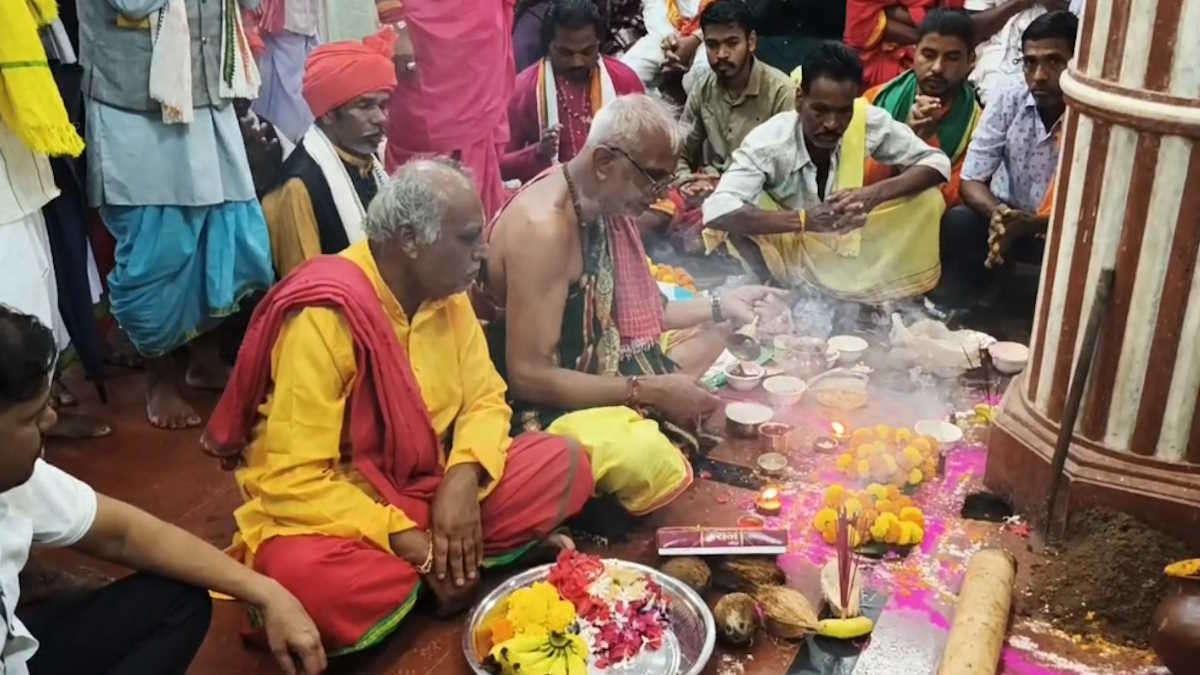 बस्तर दशहरा की दूसरी बड़ी रस्म ‘डेरी गड़ाई’ संपन्न, अब शुरू होगा रथ निर्माण का विधान…