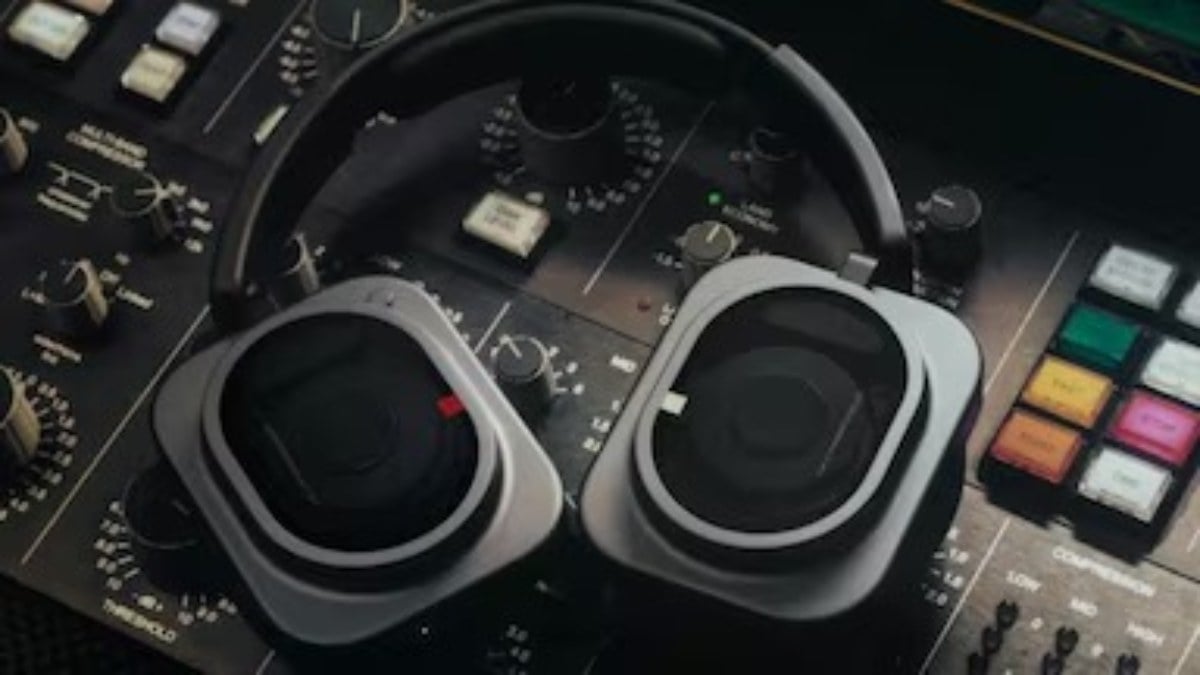 ट्रिपल-ड्राइवर और 68 घंटे की बैटरी के साथ लॉन्च हुआ Nothing Headphone (1) Pro हेडफोन, जानिए कीमत और फीचर्स