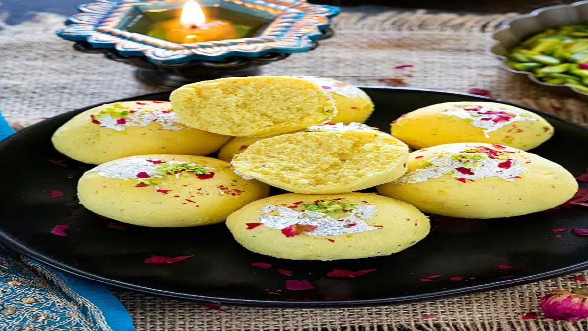 गणपति के भोग में बनायें स्वादिष्ट रसमलाई लड्डू, इसका स्वाद सबको आयेगा पसंद