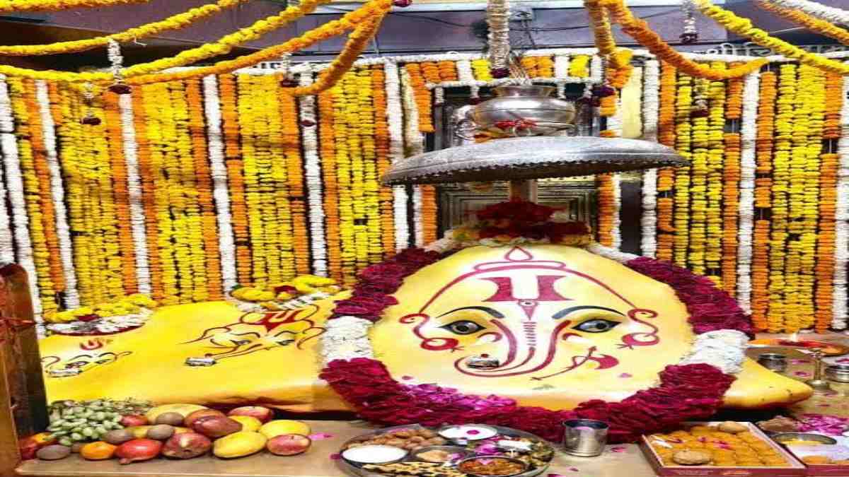 इस अनोखे गणेश धाम में उल्टा स्वास्तिक बनाने की अनोखी परंपरा, बच्चों को मोबाइल से दूर रखने की भी मान्यता होती है पूरी