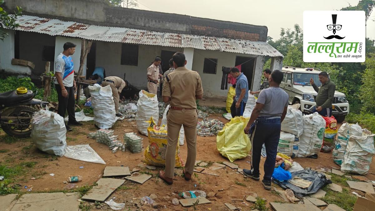 खाली घर में छिपा था शराब का बड़ा राज? पुलिस की रेड में रॉयल स्टैग-आरसी की खाली बोतलें, हजारों ढक्कन और होलोग्राम बरामद, इलाके में सनसनी