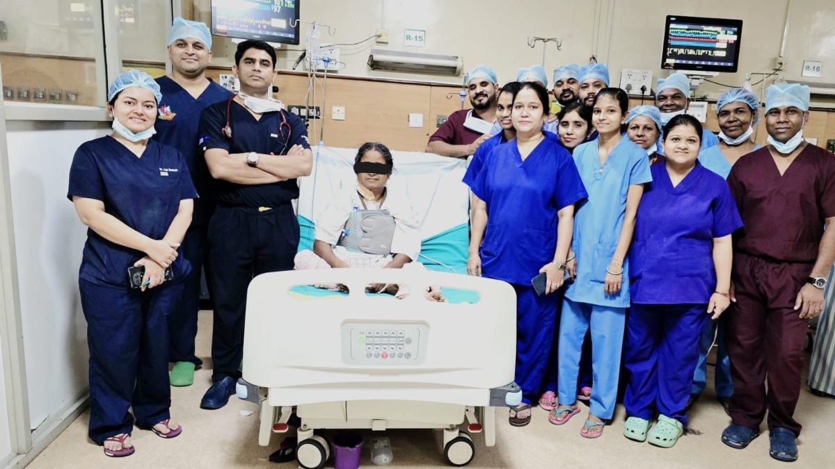 बिहार की महिला को रायपुर में मिली नई जिंदगी: अम्बेडकर अस्पताल में सीने की हड्डी को खोलकर गोल्ड स्टैंडर्ड तकनीक से की गई बाईपास सर्जरी