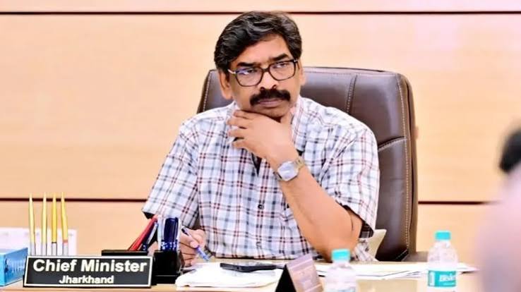 CM हेमंत सोरेन का बड़ा फैसला: डॉक्टरों की रिटायरमेंट उम्र 67 से घटकर 65 साल, 2 साल बाद होगा लागू