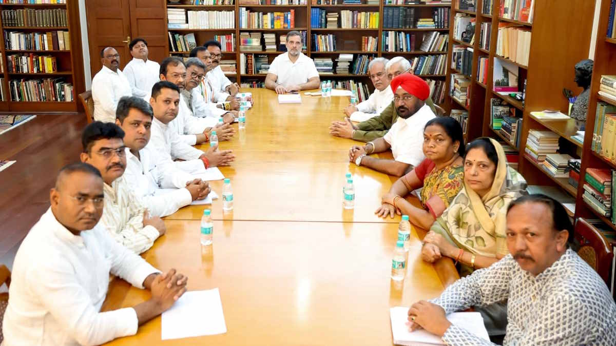 राहुल गांधी से दिल्ली में छत्तीसगढ़ कांग्रेस के वरिष्ठ नेताओं ने झीरम कांड के पीड़ित परिवारों के साथ की मुलाकात…