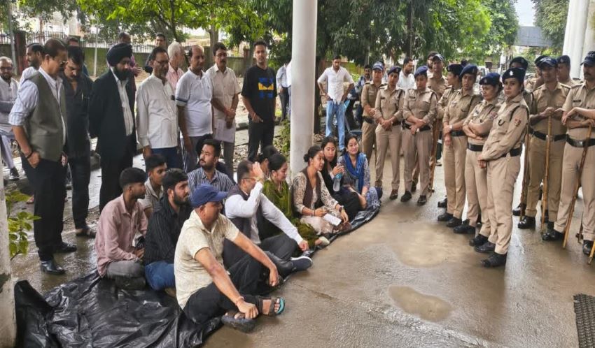 SSP ऑफिस बनेगा BJP कार्यालय? कांग्रेस की खुली चेतावनी ने बढ़ाई सियासी गर्मी, जानिए क्या है पूरा विवाद