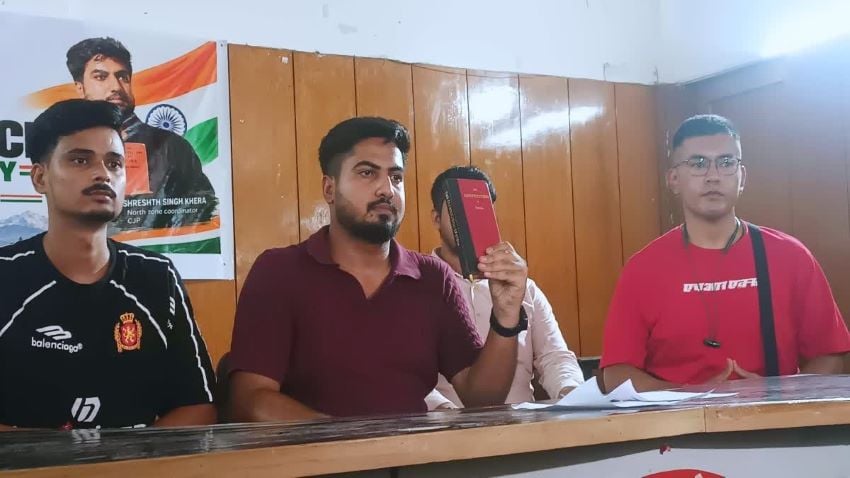उत्तराखंड में ‘कॉकरोच पार्टी’ की एंट्री से हड़कंप! बंद स्कूलों की मांगी रिपोर्ट, धामी सरकार की बड़ी टेंशन