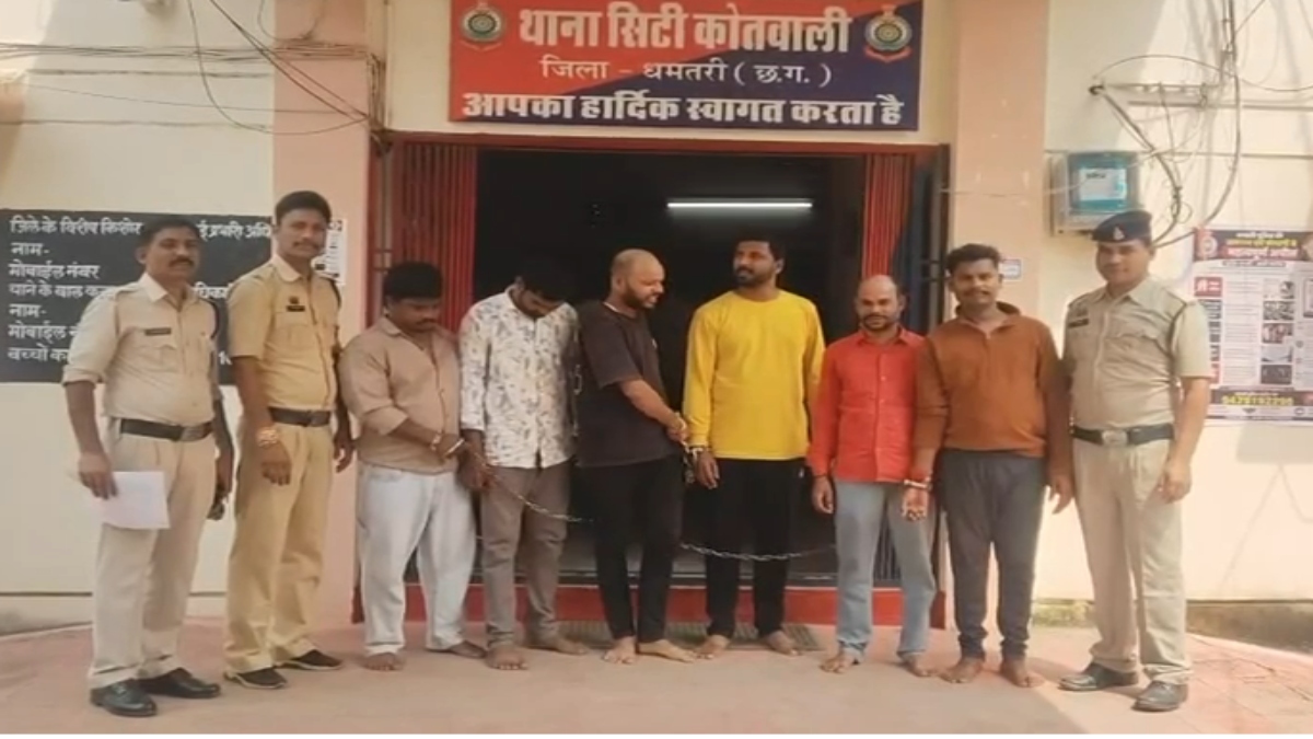 मकान में सजी थी जुए की महफिल: पुलिस ने दबिश देकर 6 जुआरियों को रंगे हाथों पकड़ा