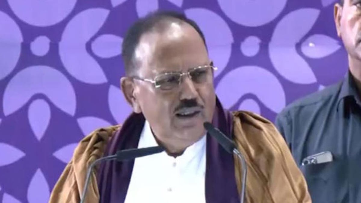 NSA अजीत डोभाल IIT ग्रेजुएट्स के बीच, बताया उन्हें पिछले 1,000 सालों की सबसे भाग्यशाली पीढ़ी…