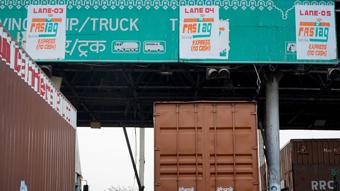 यूपी में बड़ा खुलासा: सीसीटीवी कैमरे से छेड़छाड़ कर करोड़ों की चपत, जानिए कैसे हुआ सबसे अनोखा फास्टैग घोटाला