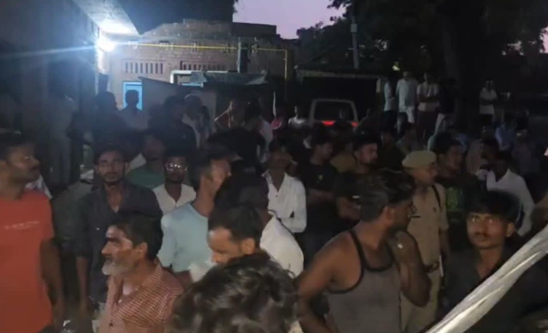 फतेहपुर में सिलेंडर फटने से बड़ा हादसा: भरभराकर गिरी दो मंजिला इमारत, 4 लोगों की दर्दनाक मौत से पसरा मातम