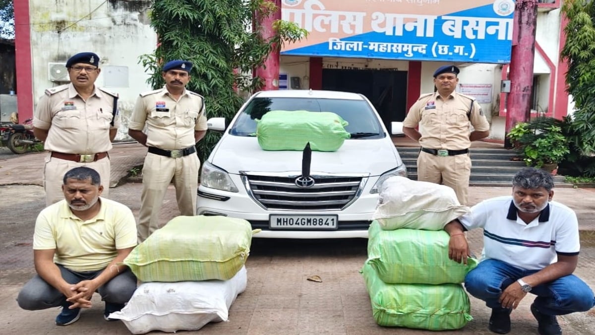 132 किलो गांजा के साथ दो तस्कर अरेस्ट: इनोवा कार से कर रहे थे तस्करी, 81.20 लाख का माल जब्त