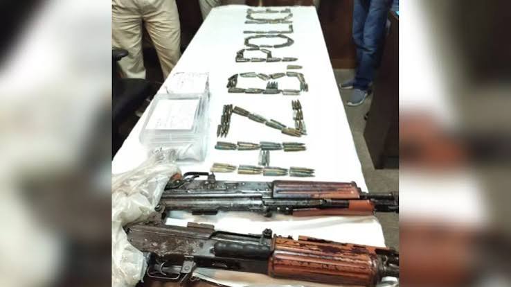 Hazaribagh Crime: 9MM पिस्टल और गोलियों के साथ पकड़ा गया युवक, KSS के पर्चे भी बरामद, गैंग कनेक्शन खंगाल रही पुलिस