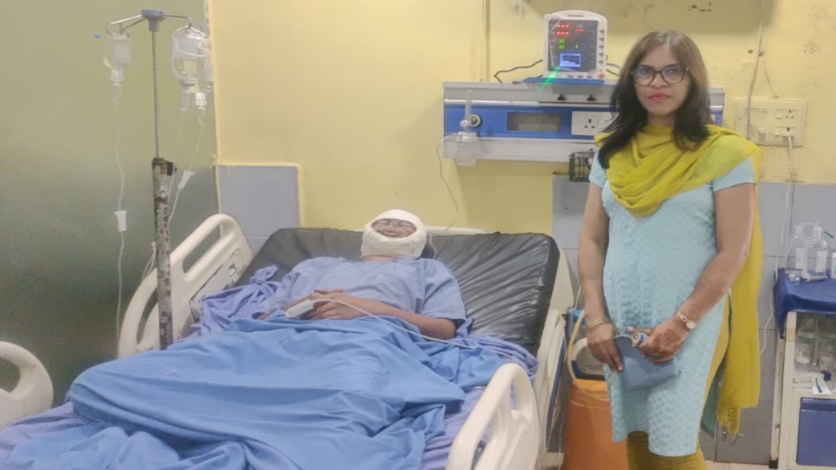 स्कूल में मटका फोड़ के दौरान बड़ा हादसा: हाईटेंशन तार की चपेट में आकर झुलसा छात्र, शिक्षा विभाग ने प्रबंधन को थमाया नोटिस