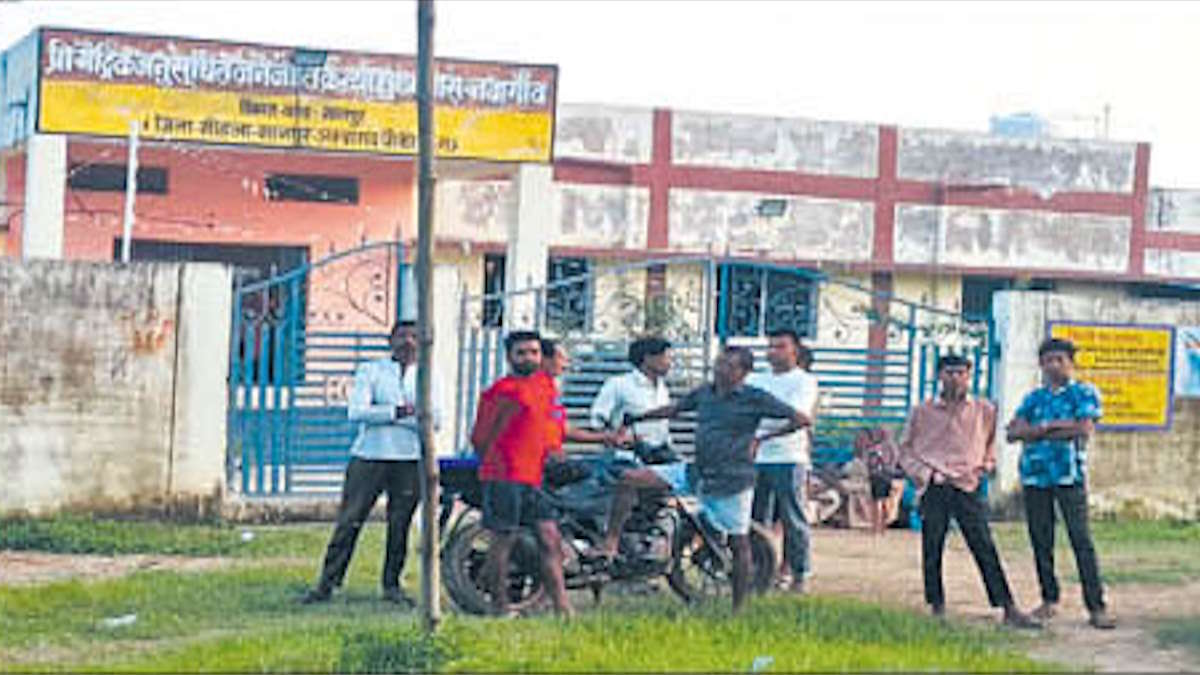 कन्या छात्रावास अधीक्षक के बिना बताए गायब होने से मचा हड़कंप, घर लौटने को मजबूर हुईं मासूम छात्राएं…
