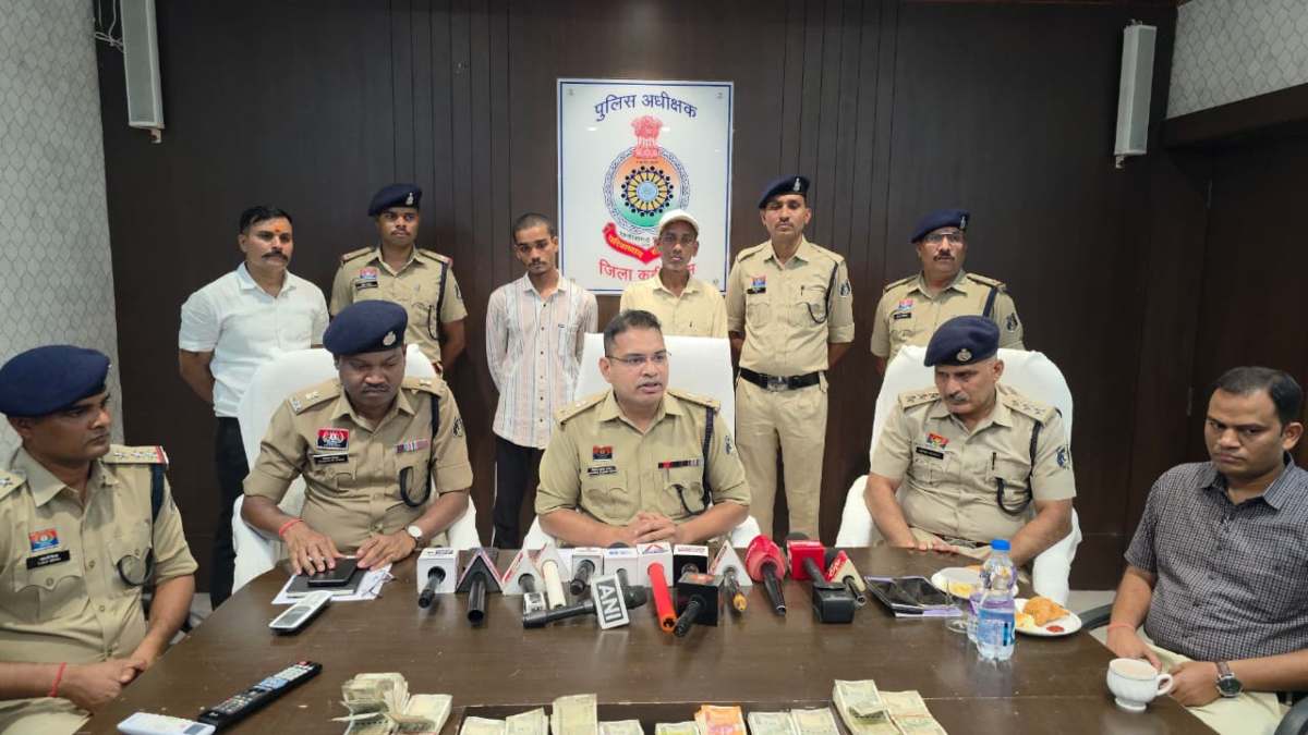 12.50 लाख रुपए की चोरी का खुलासा : आरोपी पिता-पुत्र गिरफ्तार, 11.53 लाख रुपए बरामद