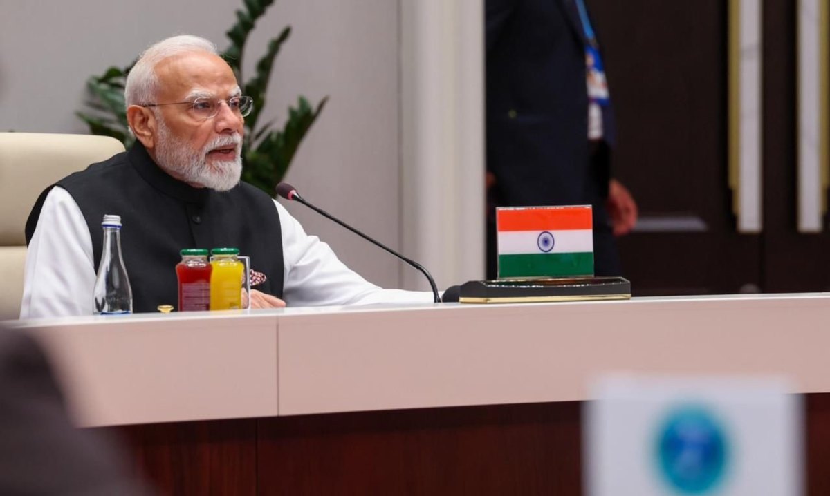 शहबाज शरीफ के सामने पीएम मोदी आतंकवाद पर डबल स्टैंडर्ड रखने वाले देशों पर बरसे, बोले- टेरर फंडिंग को खत्म करना होगा