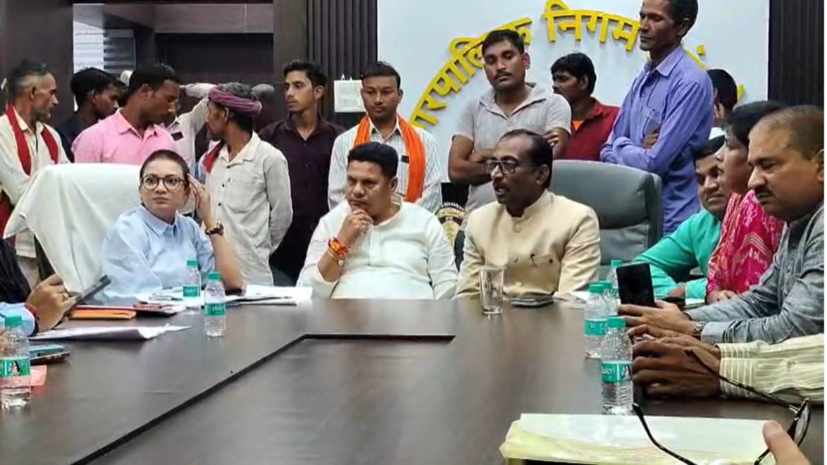 PM आवास योजना में गड़बड़ी: BJP विधायक ने निगम के खिलाफ खोला मोर्चा, बिना मकान बने किस्तें जारी होने पर जांच की मांग