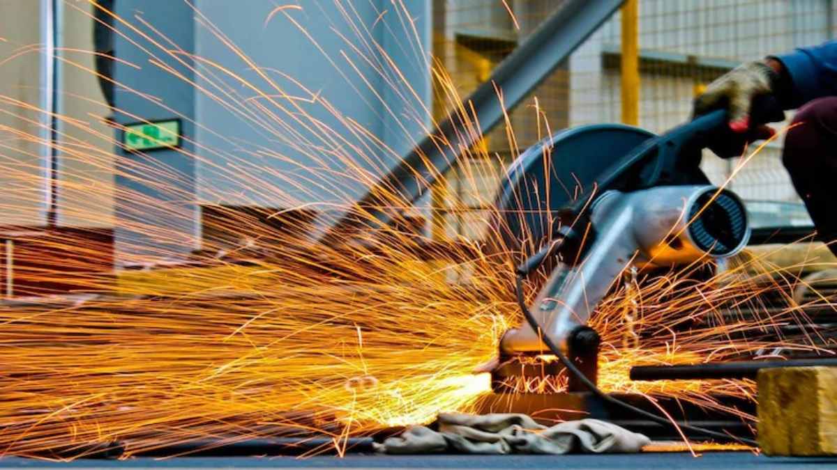 Annu Projects IPO Listing : 27% तक टूटकर हुई एंट्री, फिर अपर सर्किट पर पहुंचा शेयर, जानें अब क्या है स्थिति